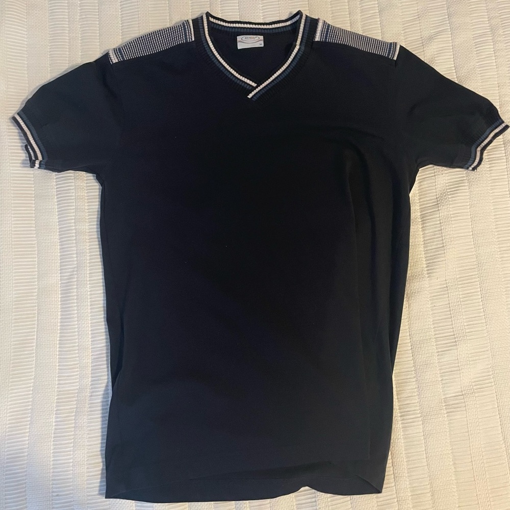 Medium Navy thrifted shirt with cool details.